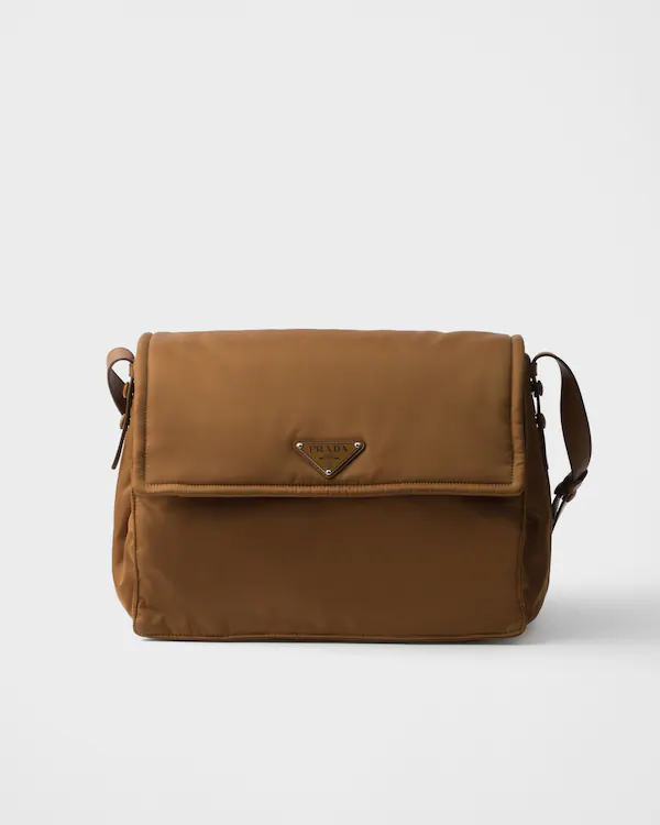Borsa a tracolla grande imbottita Prada Traveller in Re-Nylon