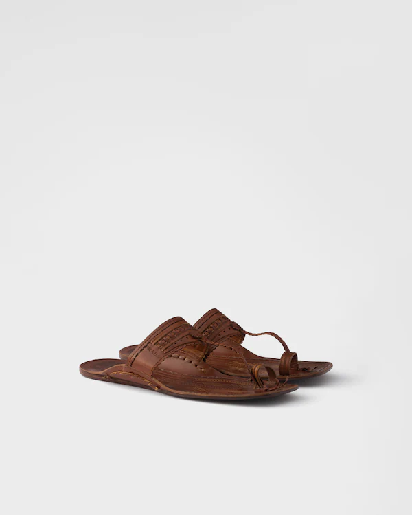 Sandali in pelle Prada Made in India x Ispirati ai Chappal di Kolhapuri