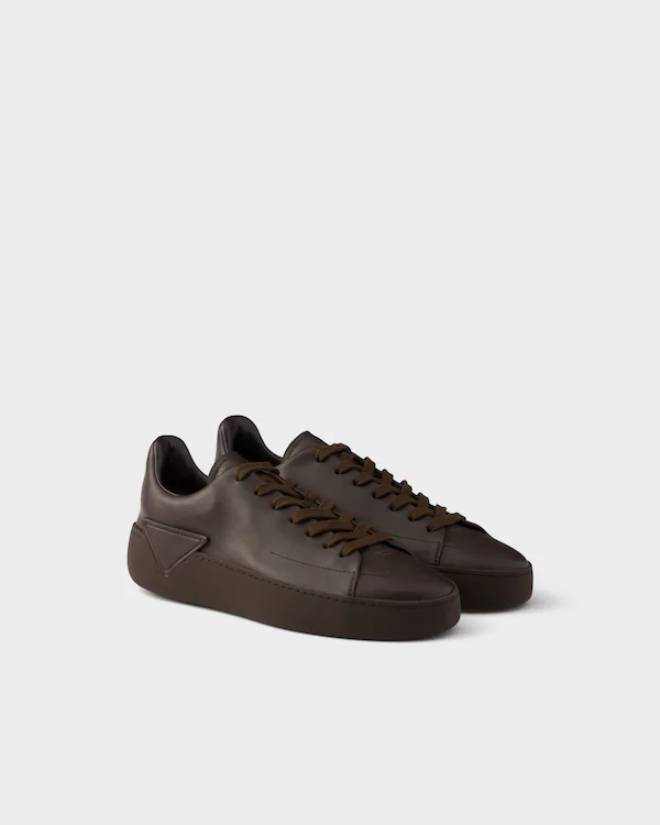 Sneakers in pelle con suola in gomma