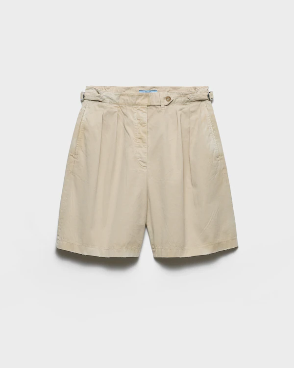 Pantaloni corti in gabardine usata tinti in blocco
