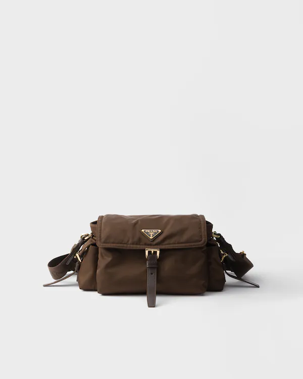 Borsa a tracolla medium Prada Explore in Re-Nylon con cerniera