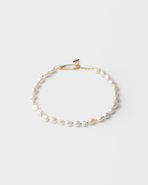 Collana in metallo e perle