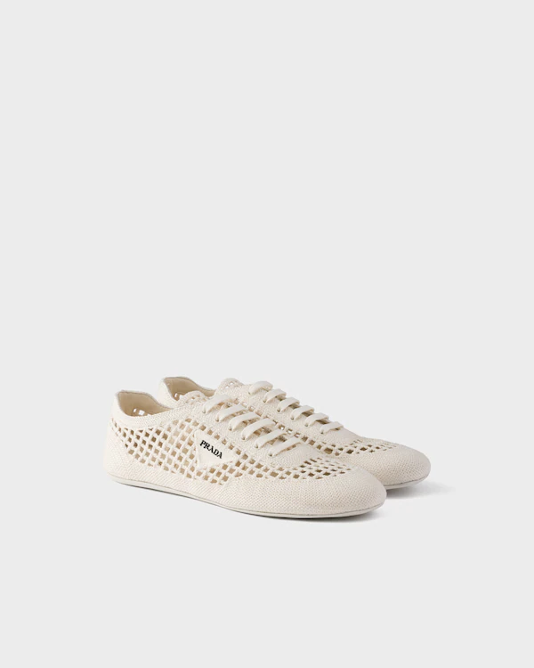 Sneakers con lacci in pizzo a maglia
