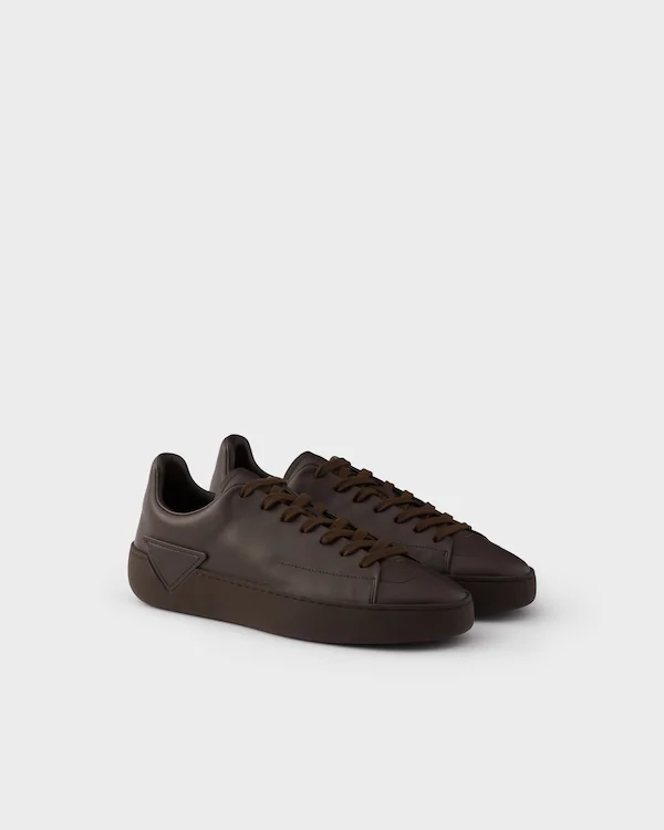Sneakers in pelle con suola in gomma