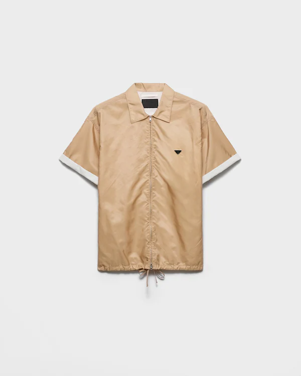 Camicia con zip in Re-Nylon manica corta