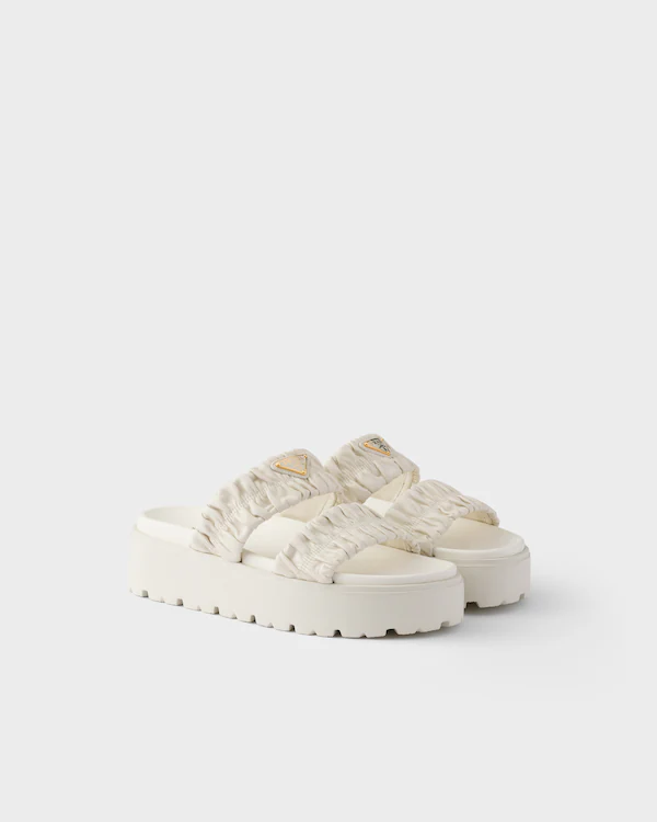 Pantofole in pelle nappa matelassé con tacco piatto
